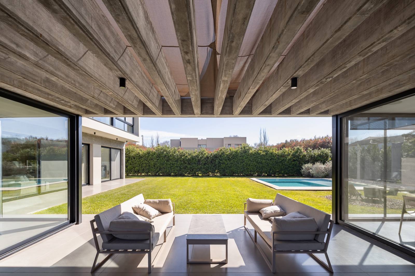 Casa KCC 167 — Galería y jardín