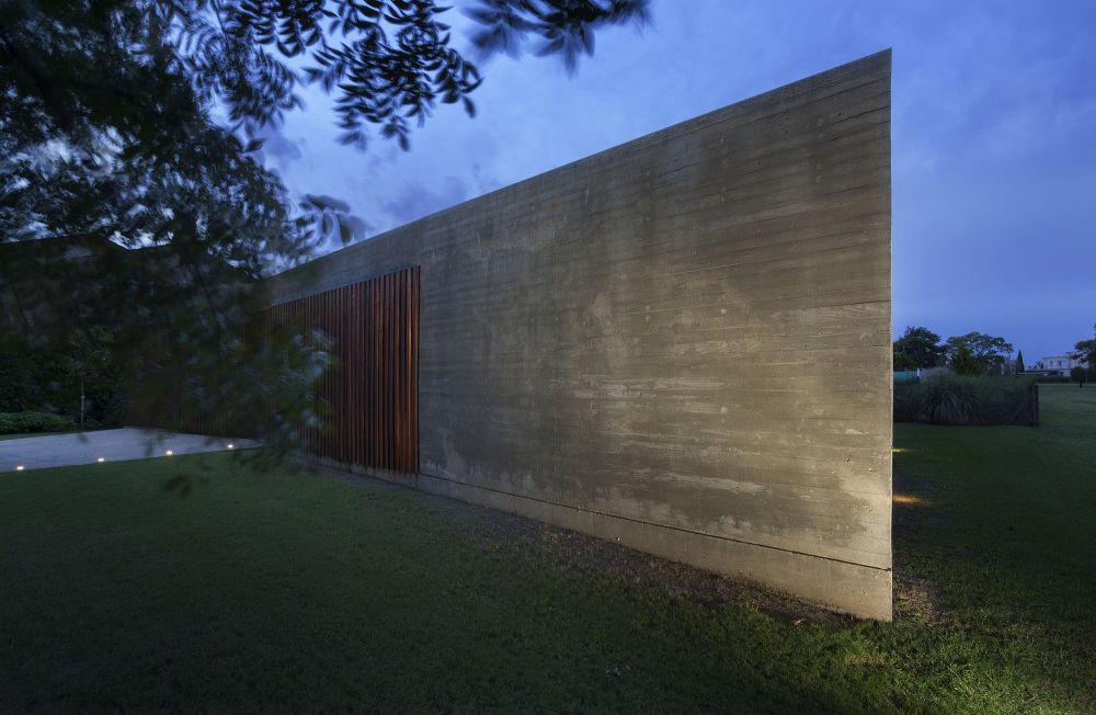 Casa KCC 493 — Muro de hormigón