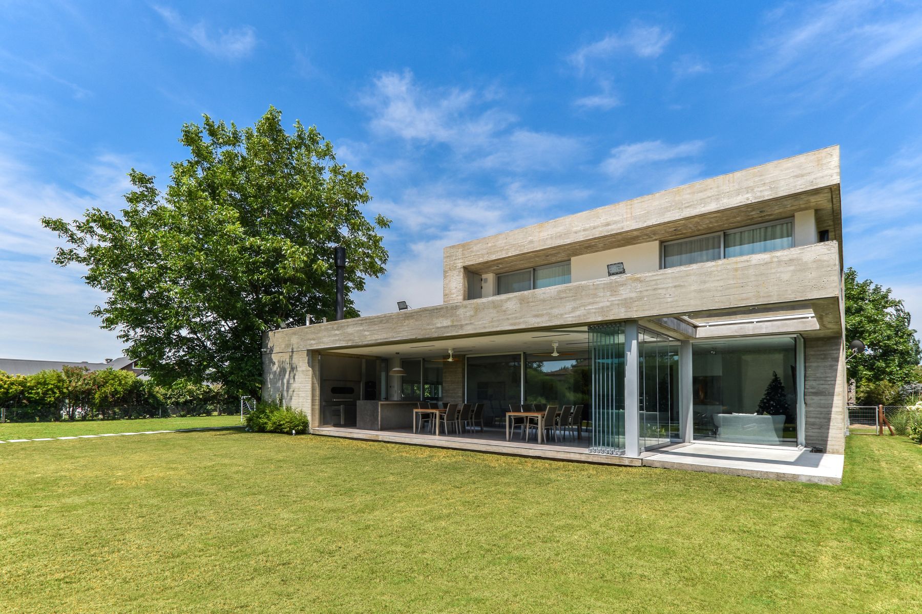 Casa KCC 52 — Galería y jardín